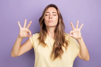 mujer regula emociones-gestion emocional